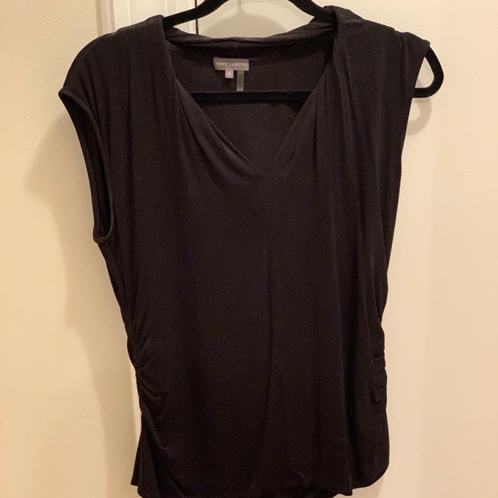 Simple black sleeveless winter polyester top